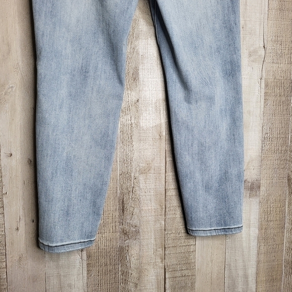 Judy Blue Boyfriend Fit Jeans. Size 27 Waist. Light Blue Distressed Denim - Picture 5 of 10